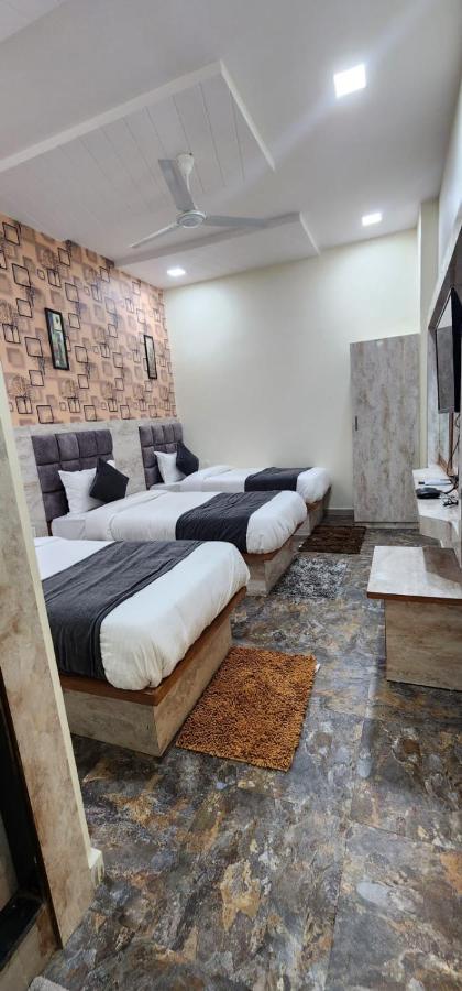 Hotel Sunrise Вадодара Екстериор снимка