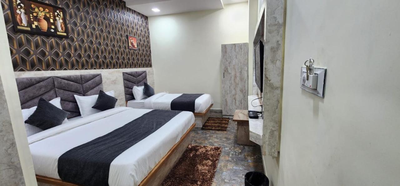 Hotel Sunrise Вадодара Екстериор снимка