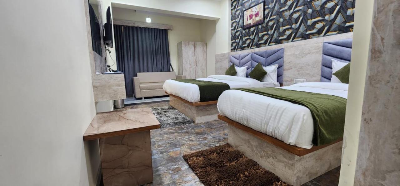 Hotel Sunrise Вадодара Екстериор снимка