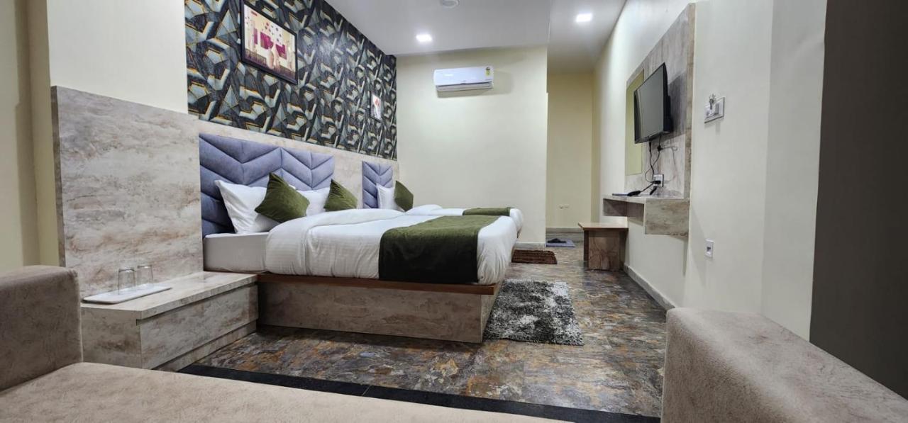 Hotel Sunrise Вадодара Екстериор снимка